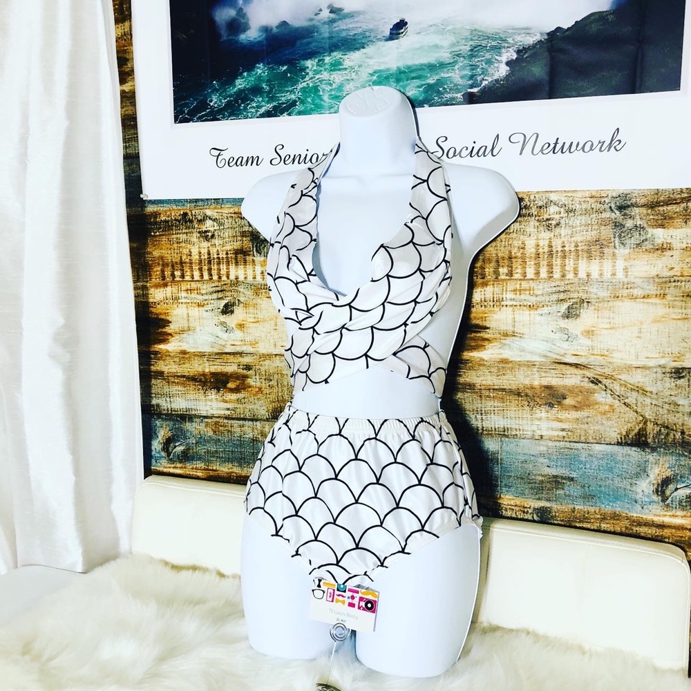 Bathing suit - Picture 2 of 5